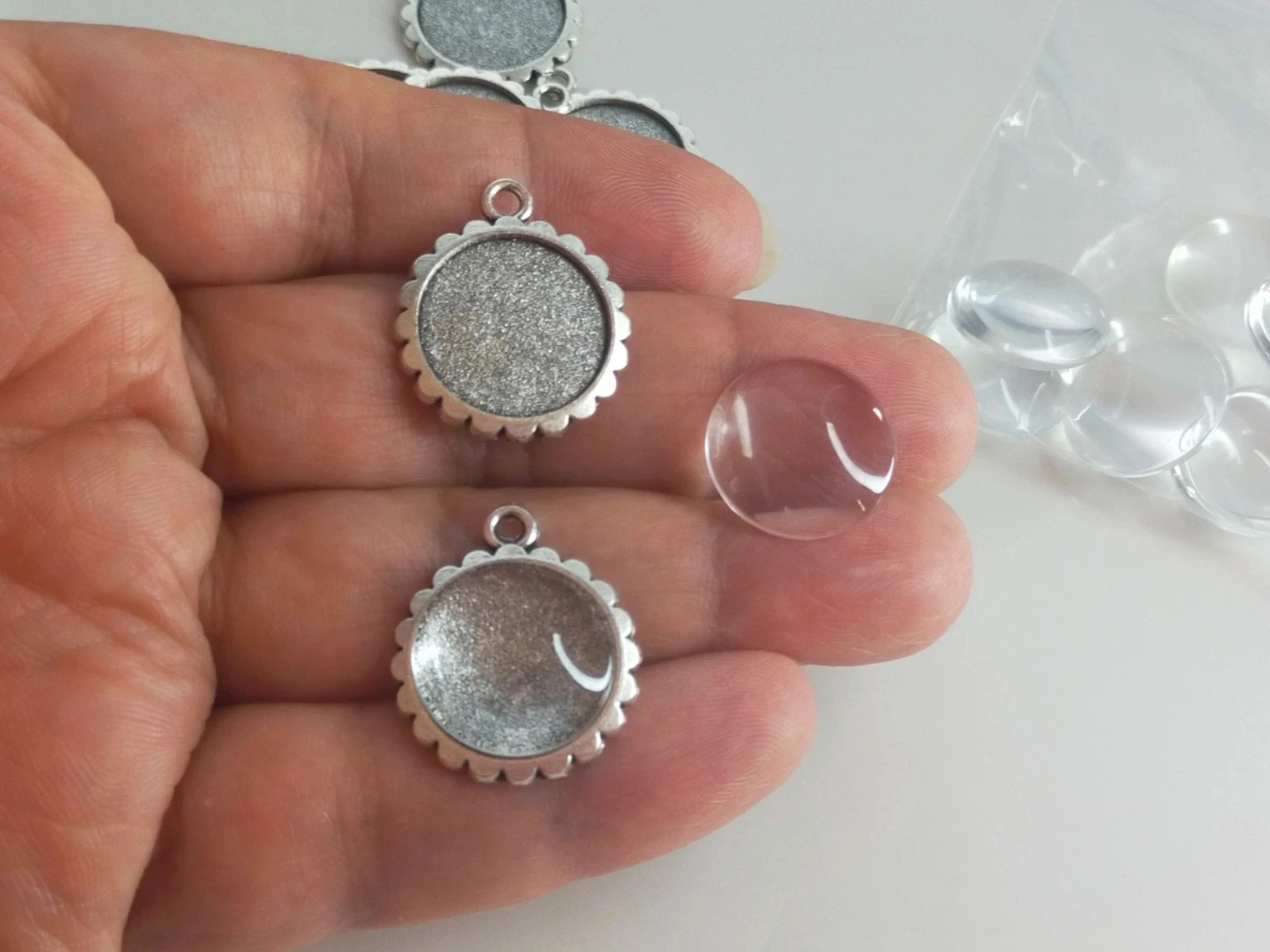 10 kits supports argentés 16mm + 10 cabochons 16mm en verre Lot n°6779 – photo 2